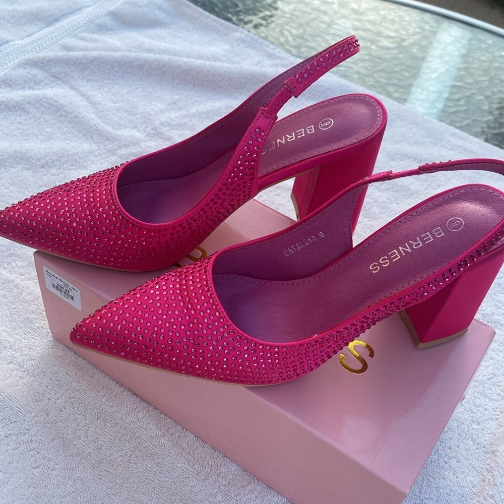 Cute hot pink heels with some ring stone